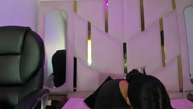 Vaneline2 online show from April 24, 1:36 pm