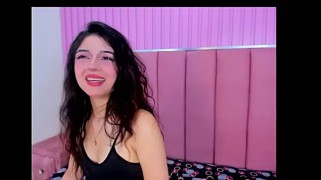 LunaSmithly online show from April 27, 4:48 pm