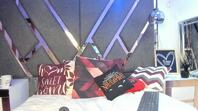 Maggyx online show from April 25, 3:09 pm