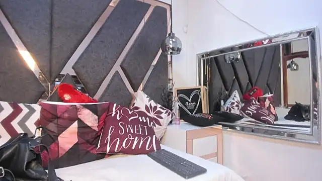 Maggyx online show from April 21, 1:51 pm