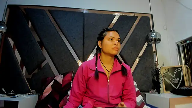 Maggyx online show from April 22, 1:52 pm