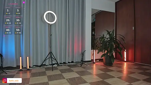 karinnixx online show from April 26, 3:43 pm