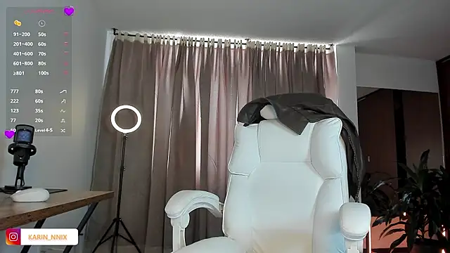 karinnixx online show from February 11, 3:02 pm