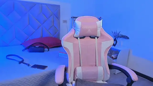 Chloe Miller 2 online show from February 17, 6:40 pm