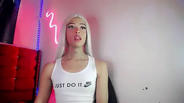 DahliaGill online show from April 23, 1:57 pm