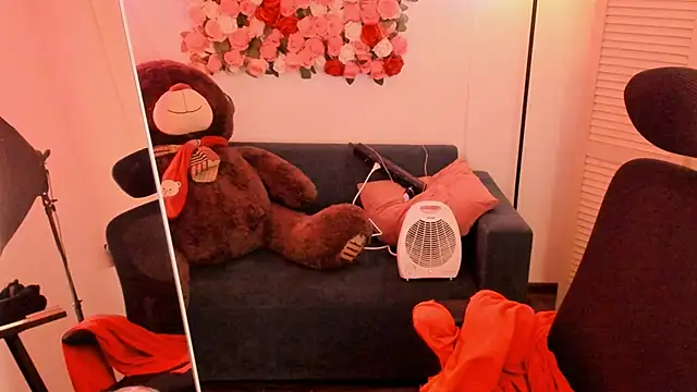 NeoGeisha online show from April 22, 4:15 pm