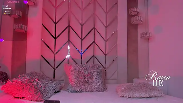 Raven Luxx online show from April 19, 1:27 am