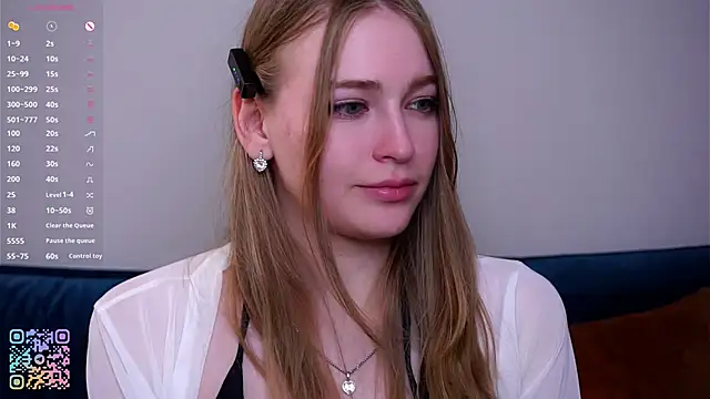 RowenaIanniello online show from April 26, 2:48 pm