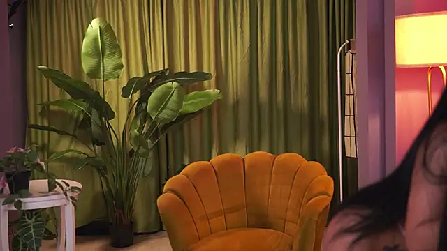 DelilahRayn online show from April 25, 8:28 pm