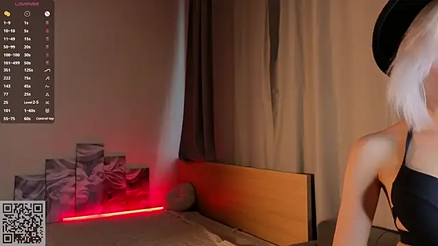 GoldenLenarz online show from April 24, 12:30 pm