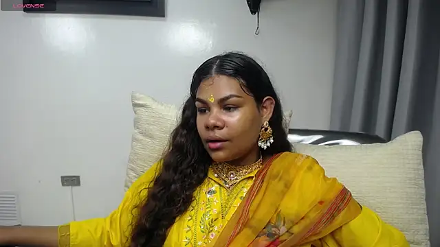 yaazhinii online show from April 7, 11:56 am