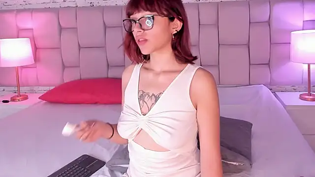 Scaarrlett online show from March 6, 1:28 pm