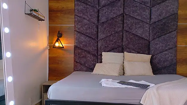 FernandaBrown   online show from April 21, 7:43 pm