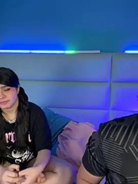 EmilyAndAndrew online show from February 13, 3:30 am