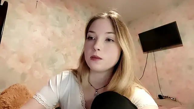 TiaBIanks online show from April 27, 11:18 am