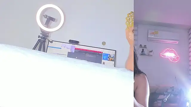 lana  kane   online show from April 21, 9:05 am