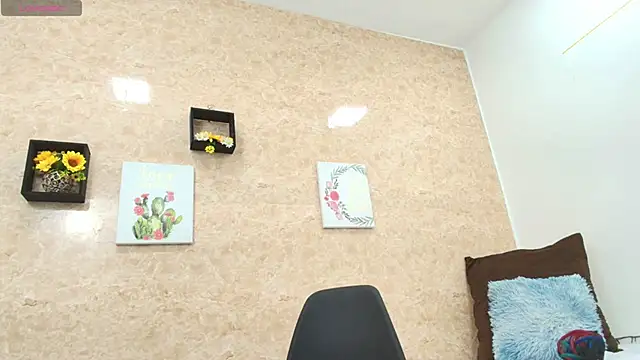 Sophie Tyler online show from April 13, 1:23 pm