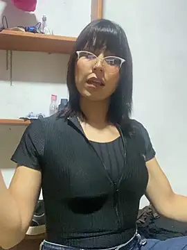 lucyscay  online show from April 23, 3:36 am