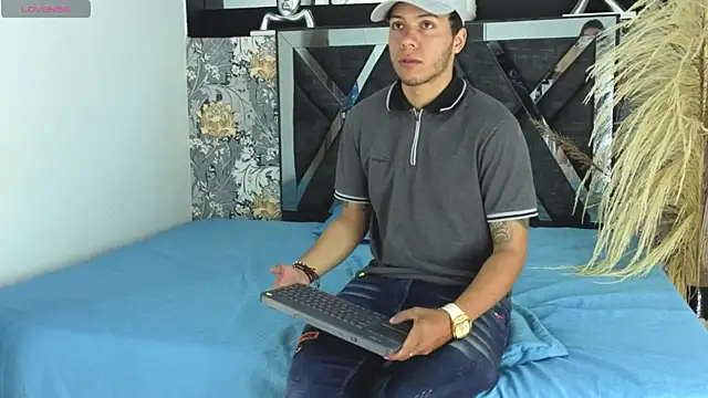 adrian camii online show from April 24, 1:41 am