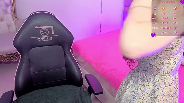 MAHYRA TAY online show from April 8, 7:16 pm