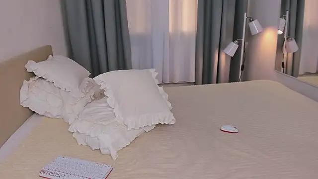 Amina Youn online show from April 20, 9:40 pm