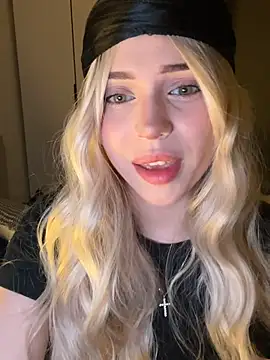  luna fox  online show from March 20, 5:07 pm