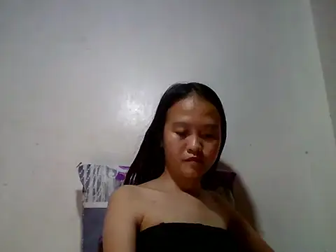 Yourlilpinayy online show from April 25, 1:41 pm