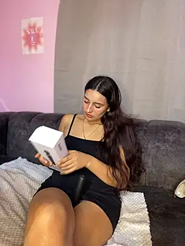 -BabyLuna online show from April 17, 1:02 pm