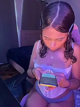 Rylia online show from April 4, 2:49 pm