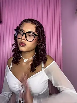 Rylia online show from February 9, 2:30 pm