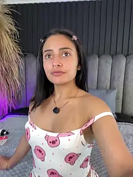 Nanda vixen  online show from April 20, 11:30 pm