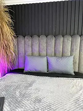 Nanda vixen  online show from April 21, 1:42 am