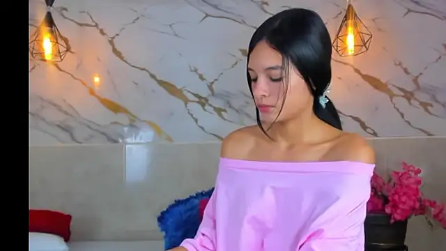 camiifox  online show from April 21, 6:15 pm