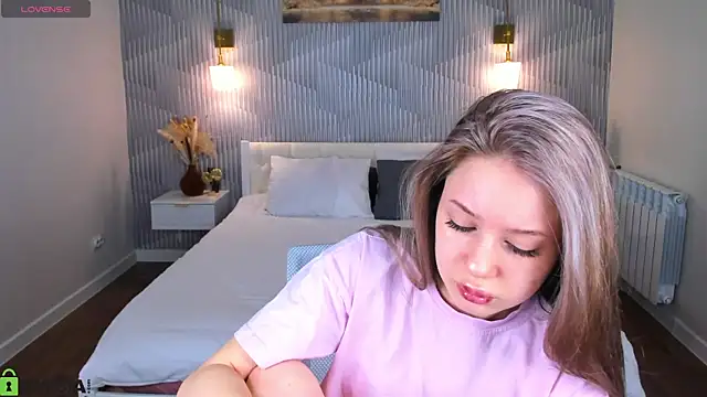 Mini Allice online show from March 10, 1:09 am