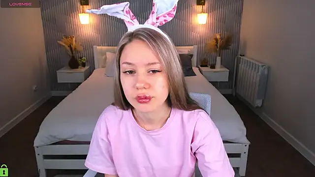 Mini Allice online show from March 11, 1:10 am