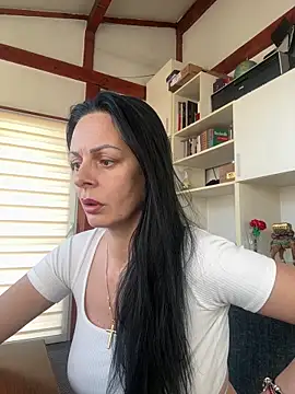 MiriamDelyn online show from April 23, 2:19 pm