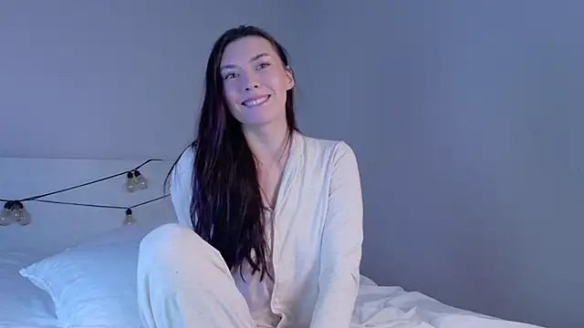 gwenonl1ne online show from April 24, 1:25 pm