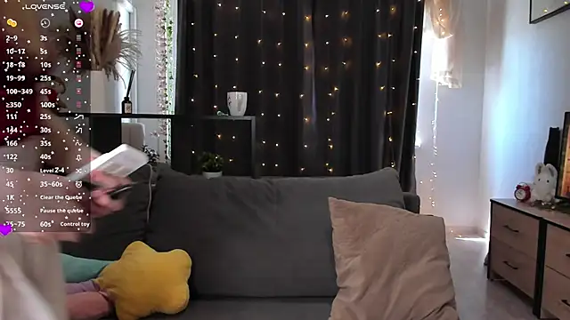 AmyLouWood online show from April 26, 10:13 am