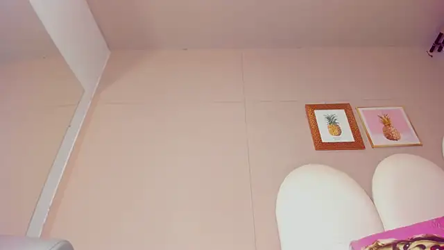 luna bradley  online show from April 24, 12:52 pm