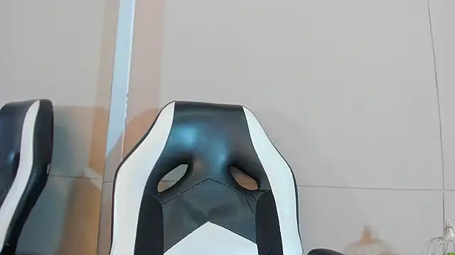 luna bradley  online show from March 19, 12:20 pm