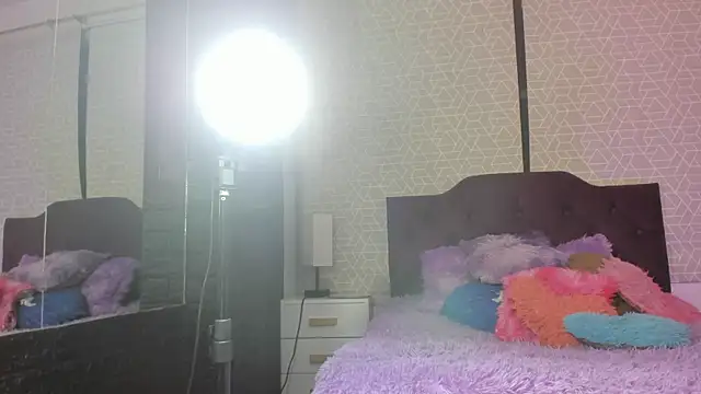 Sara Love 1 online show from April 25, 3:31 am