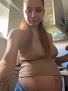 AlessiaandJay online show from April 26, 8:01 am