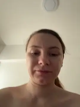 AlessiaandJay online show from May 7, 9:35 am