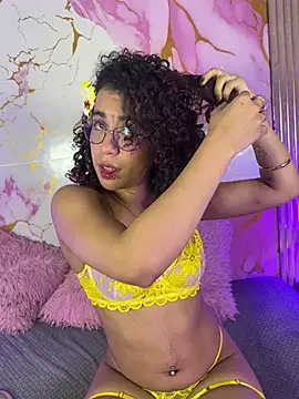 Woo isDaphne online show from April 17, 12:02 am