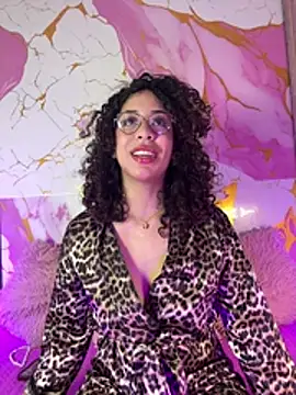 Woo isDaphne online show from July 9, 11:28 pm