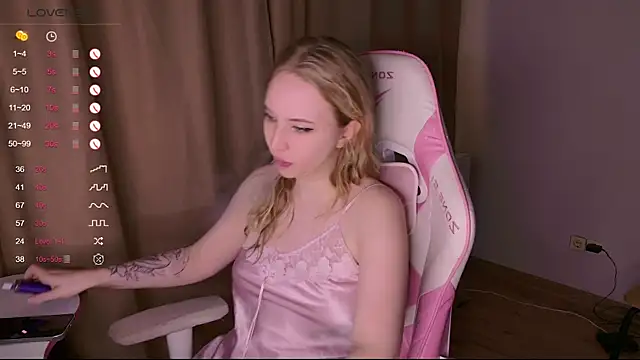 lilMelaniloveis online show from May 31, 8:20 am