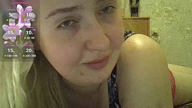 CurvyWild Lady30 online show from March 27, 8:09 pm