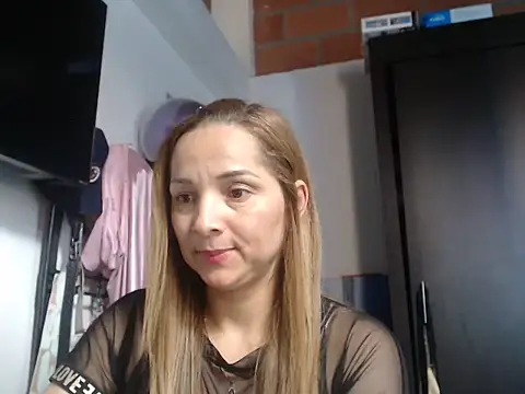 diamondgoddessfeet online show from April 1, 8:06 pm