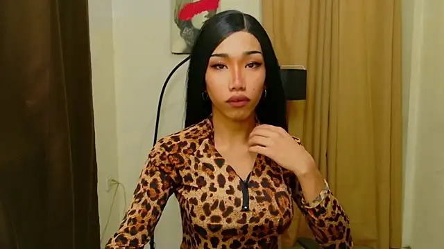 Queenoflustx online show from May 8, 6:21 pm