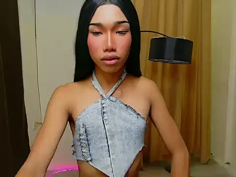 Queenoflustx online show from May 6, 1:04 pm
